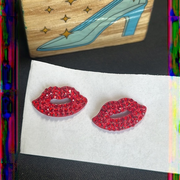 Minimalist Summer Cute  Stud Earrings - Picture 10 of 11